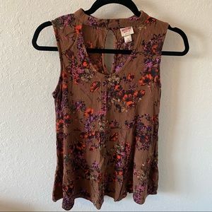 Mossimo choker top. Teardrop closure.